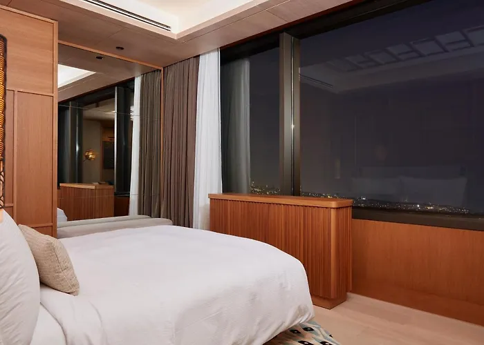 מלון The Ritz-carlton, At The Bosphorus 5*